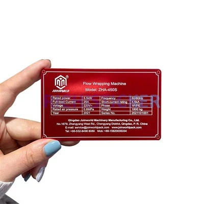 Laserová gravírování anodizendu hliníkových jmenovek